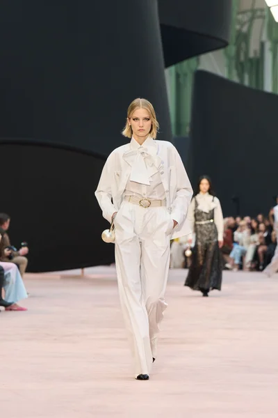 Look 60